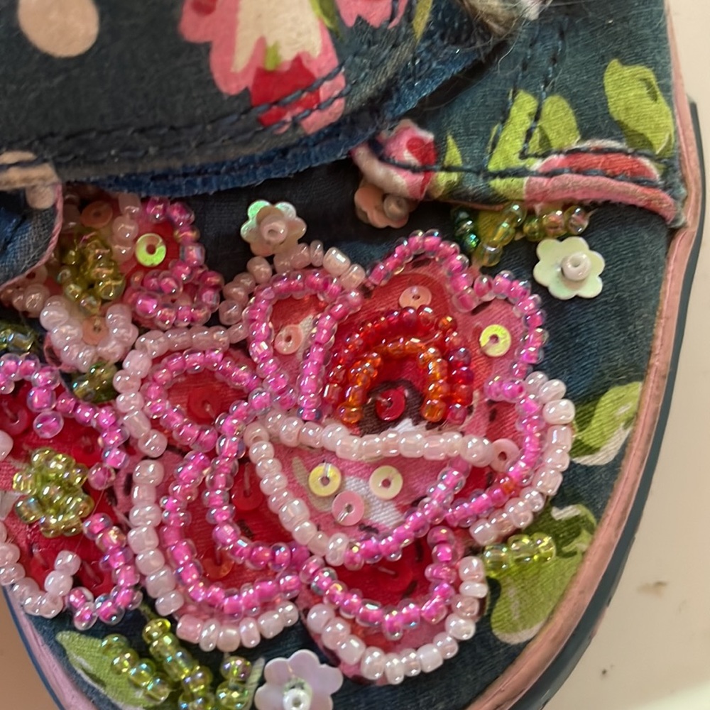 Shoes - Picture 3 of 7